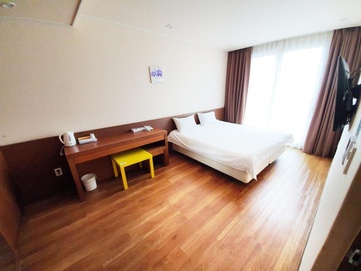 Jeju Jungmun Ocean Blue Hotel Seogwipo Exterior photo